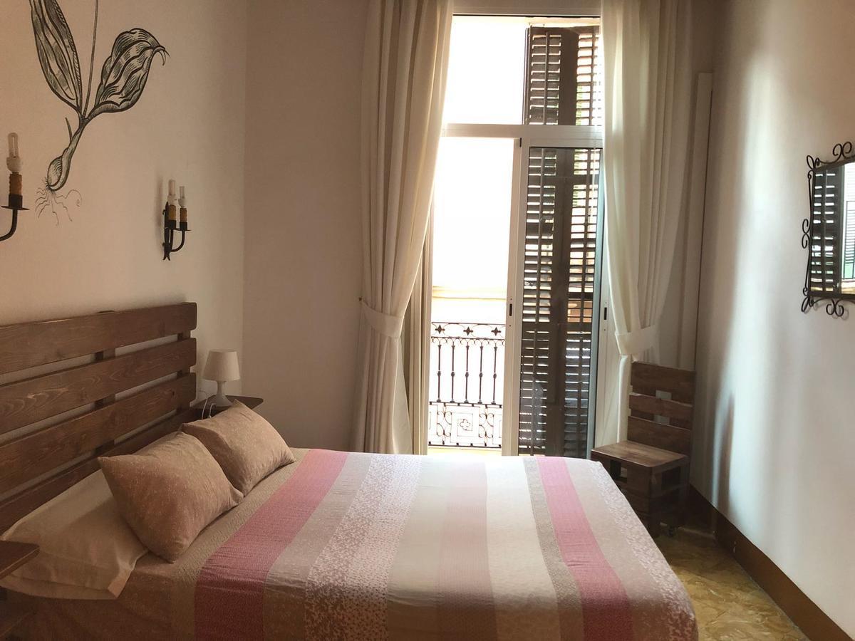 Hostal Parellades Сіджас Екстер'єр фото