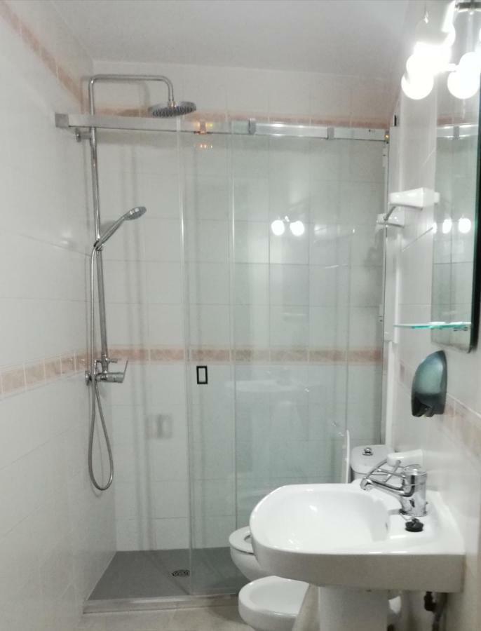 Hostal Parellades Сіджас Екстер'єр фото